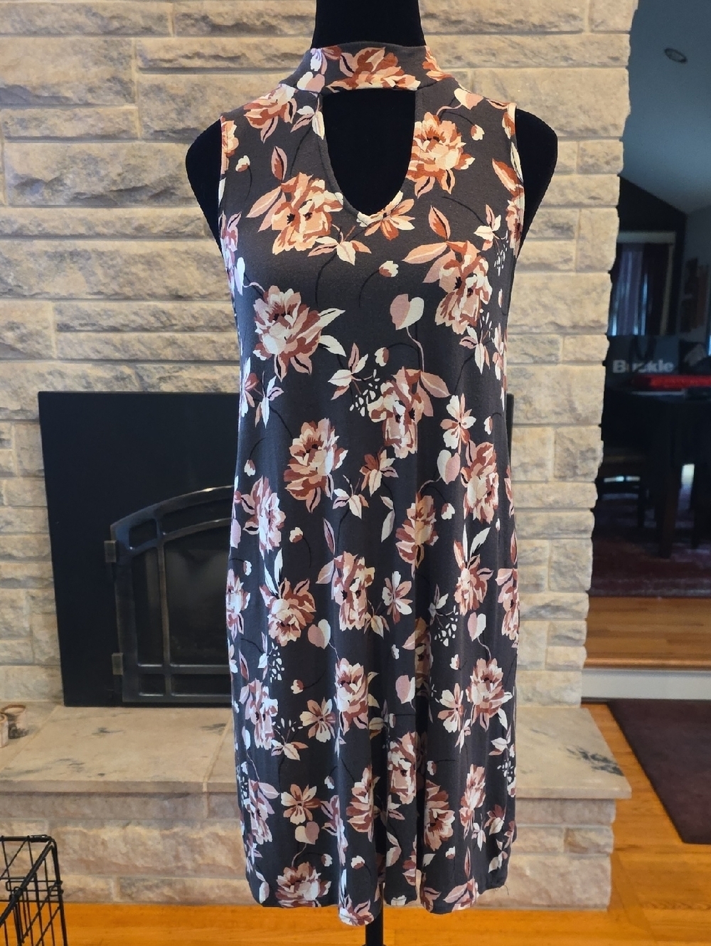 Aeropostale Sleeveless Floral Keyhole Dress in Gray and Blush